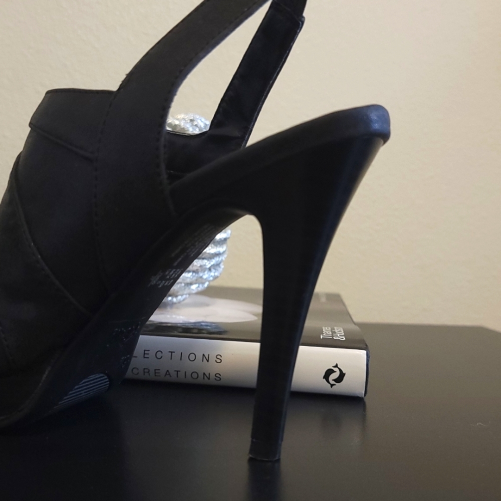 Heels - Picture 8 of 9